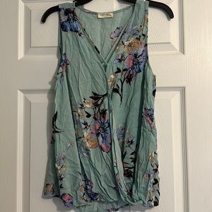 New never worn cute floral top